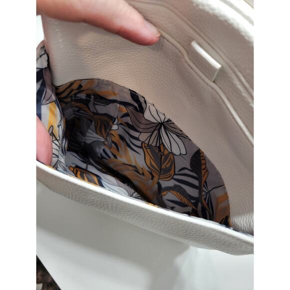 NWT: LUG SKIPPER (VL) VEGAN LEATHER CROSSBODY BAG - WHITE - Picture 6 of 6